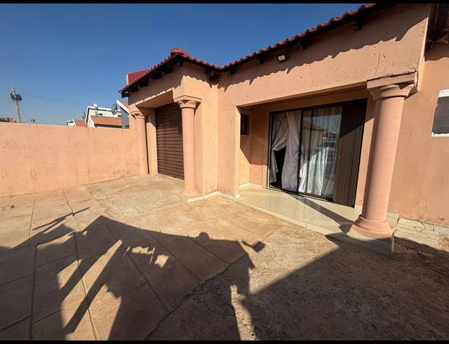 4 BEDROOM HOUSE FOR SALE IN SAVANNA CITY